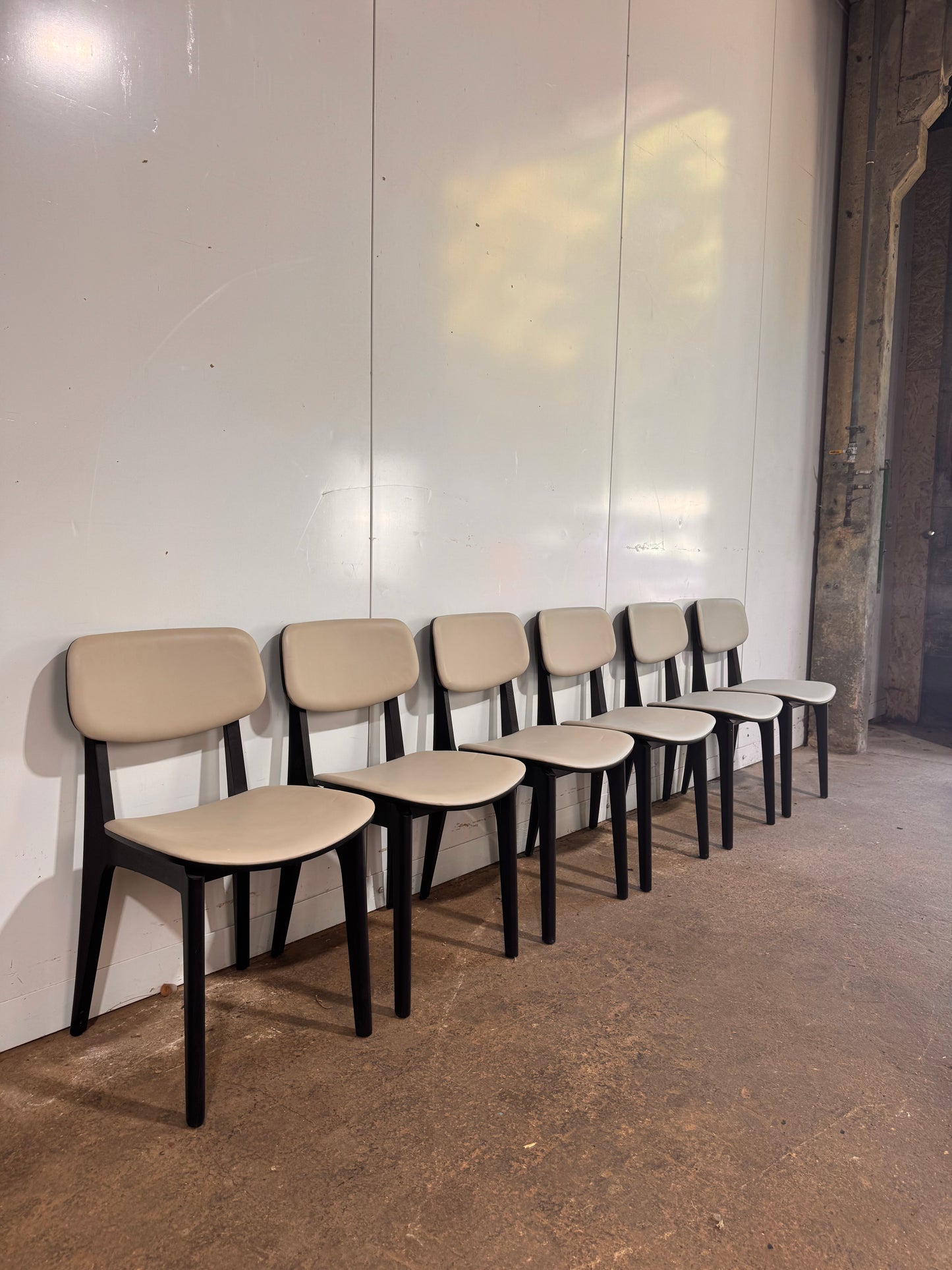 Camerich Set of 6 ‘Leaf’ Dining Chairs