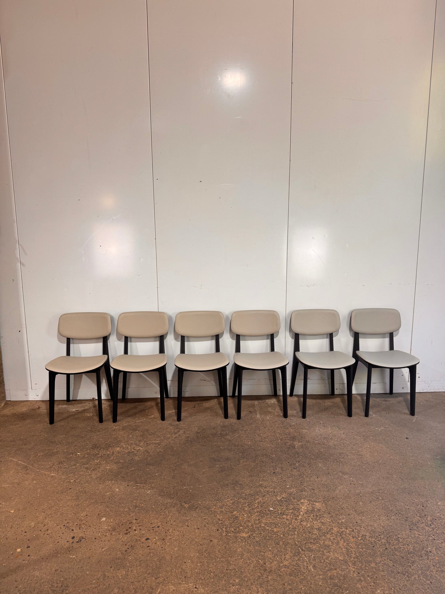 Camerich Set of 6 ‘Leaf’ Dining Chairs